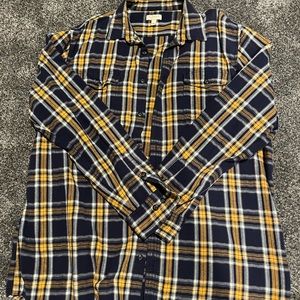 Men’s long sleeve Sonoma Flannel shirt.